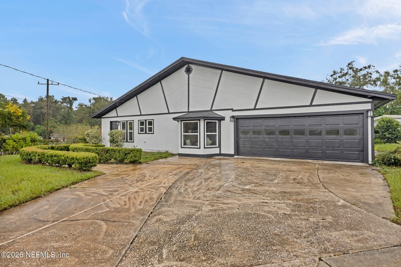 907 Crest Dr E, Jacksonville, FL 32221