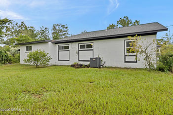 907 Crest Dr E, Jacksonville, FL 32221