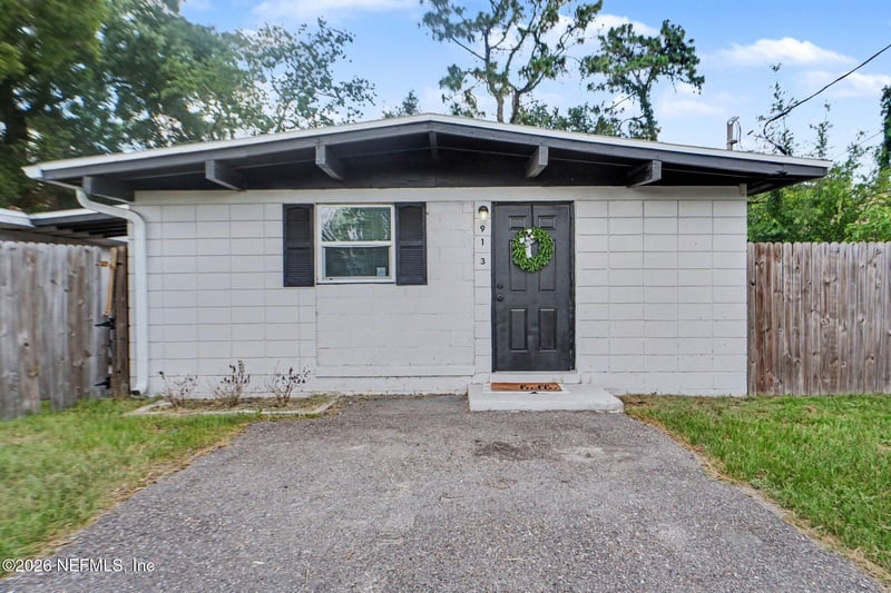 913 Depaul Dr, Jacksonville, FL 32218