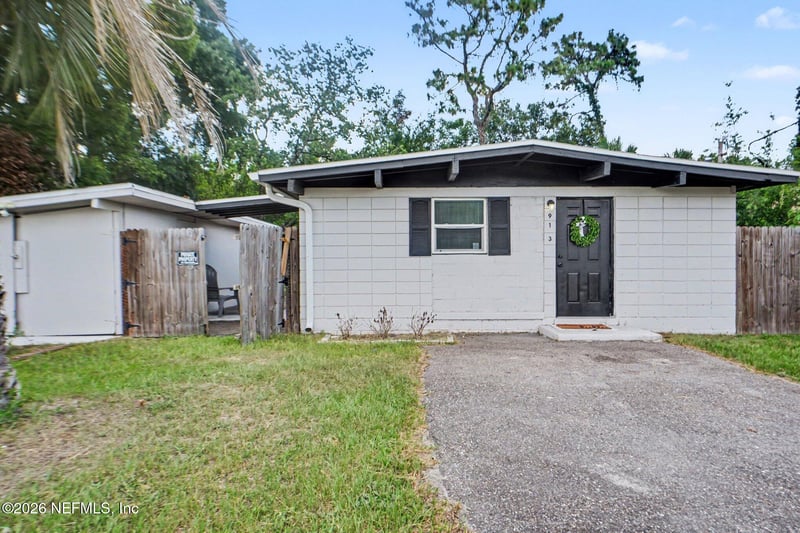 913 Depaul Dr, Jacksonville, FL 32218