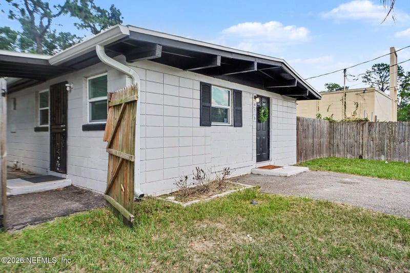 913 Depaul Dr, Jacksonville, FL 32218