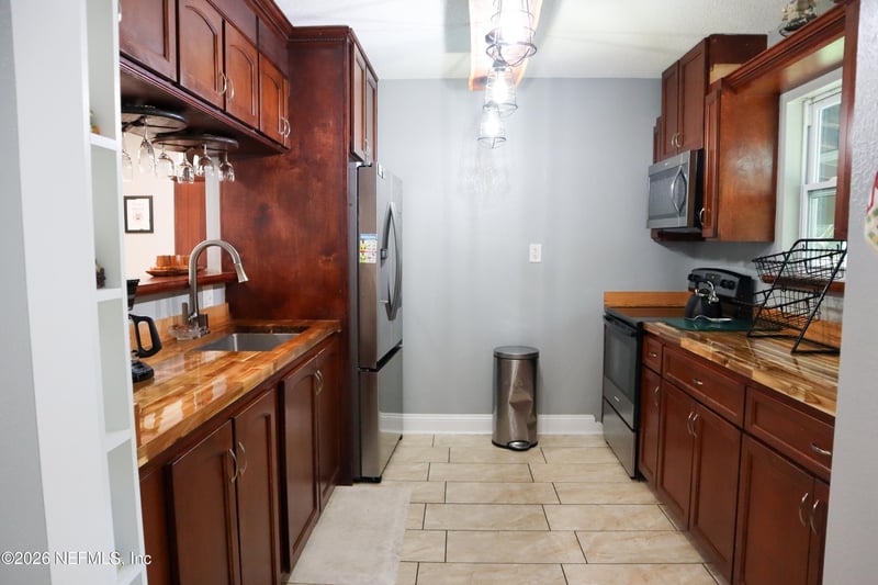 9136 Rota Ave, Jacksonville, FL 32218
