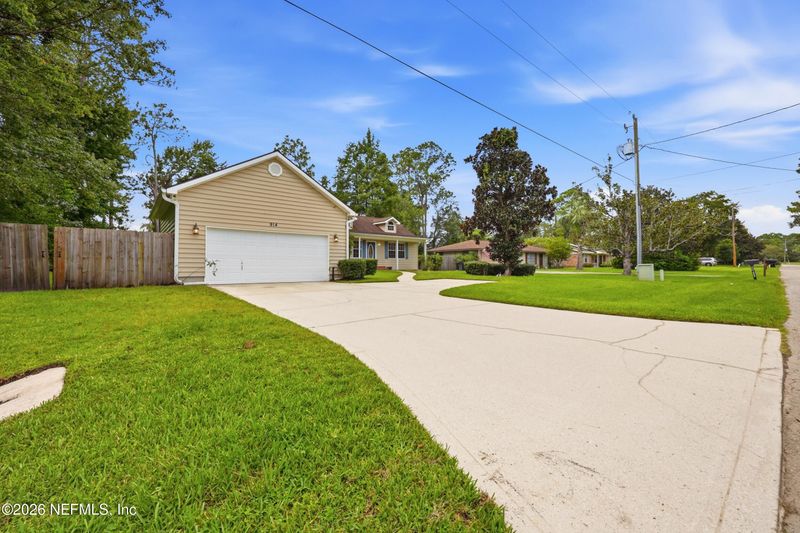 914 Hibernia Forest Dr, Fleming Island, FL 32003