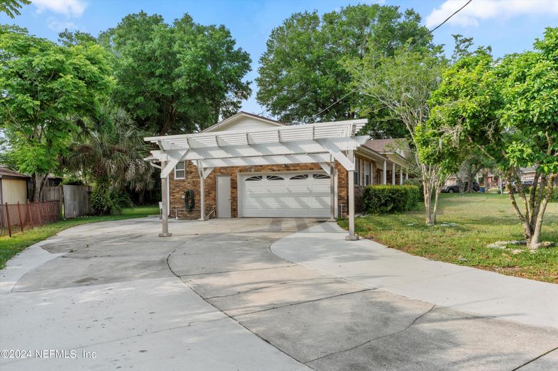 918 Parkridge Cir E, Jacksonville, FL 32211