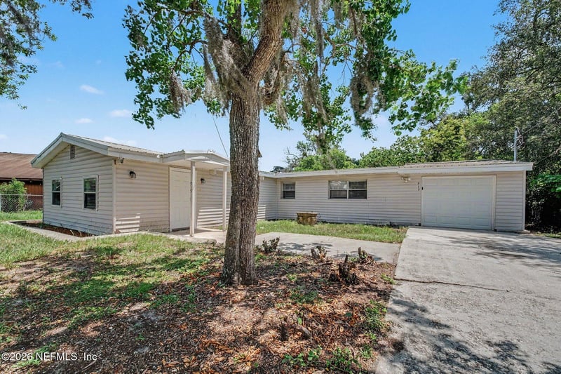 919 Crest Dr E, Jacksonville, FL 32221