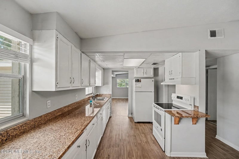 919 Crest Dr E, Jacksonville, FL 32221