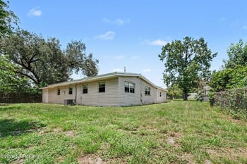 919 Crest Dr E, Jacksonville, FL 32221