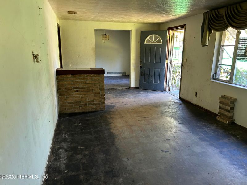 9238 2nd Ave, Jacksonville, FL 32208
