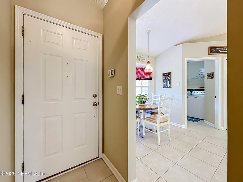 9243 Dale View Ln W, Jacksonville, FL 32225