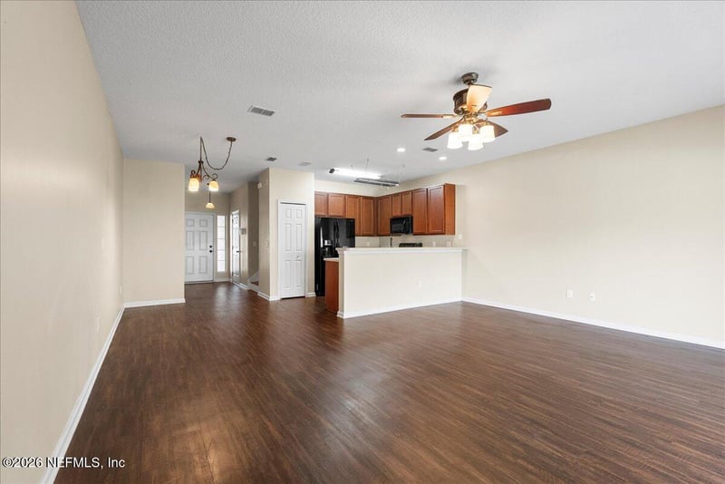 9390 Grand Falls Dr, Jacksonville, FL 32244