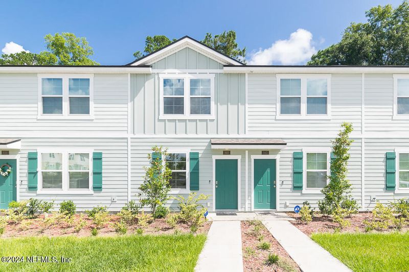 940 Rotary Rd, Jacksonville, FL 32211