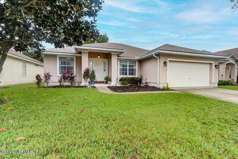 9423 Prosperity Lake Dr, Jacksonville, FL 32244