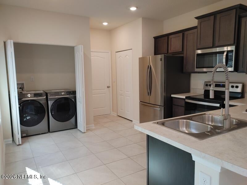 9479 Star Dr, Jacksonville, FL 32256