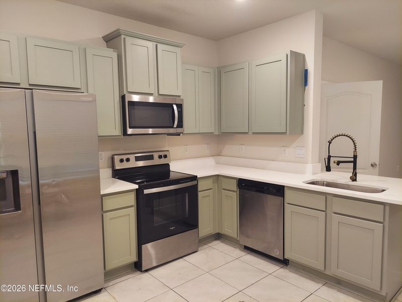 9479 Star Dr, Jacksonville, FL 32256
