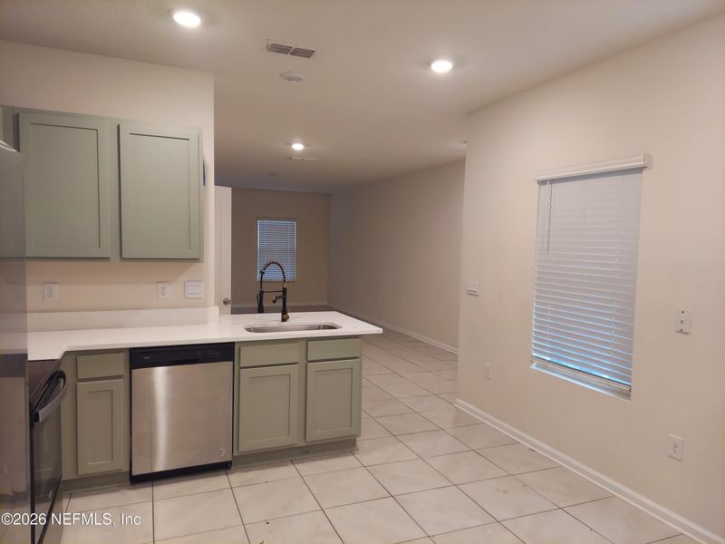 9479 Star Dr, Jacksonville, FL 32256