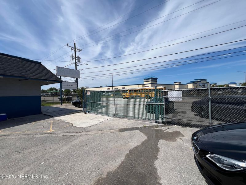 949 Arlington Rd N, Jacksonville, FL 32211
