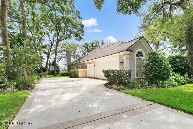 953 Shipwatch Dr E, Jacksonville, FL 32225