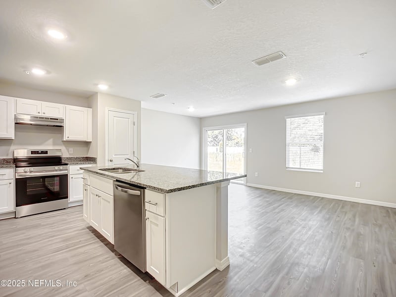 9548 Hood Rd, Jacksonville, FL 32257