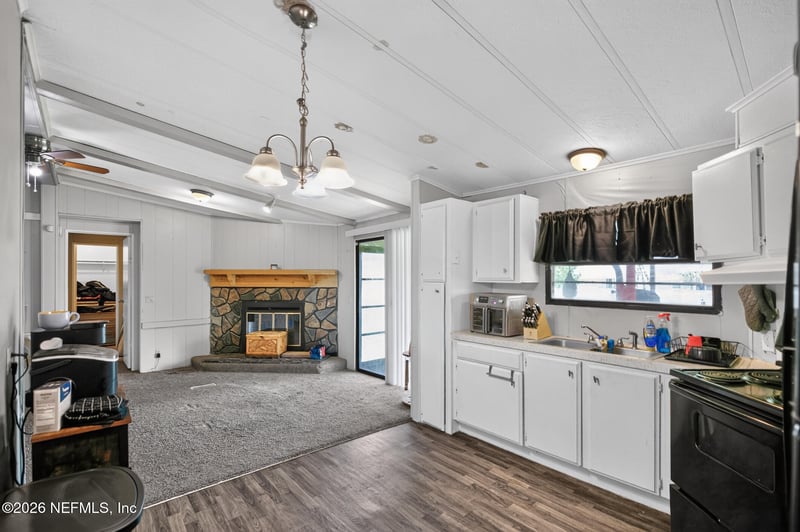 9559 Neal Dr, Jacksonville, FL 32257