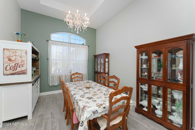 9764 Kings Crossing Dr, Jacksonville, FL 32219