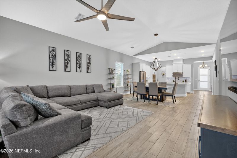 9809 Invention Ln, Jacksonville, FL 32256