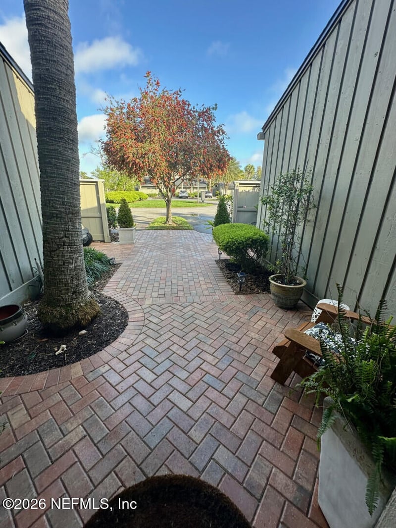 9897 Sawgrass Dr E, Ponte Vedra Beach, FL 32082