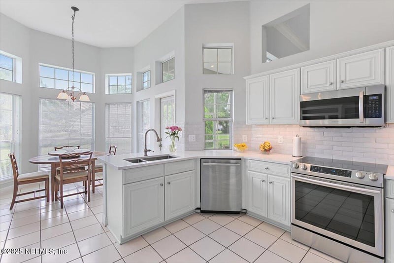 9927 Chelsea Lake Rd, Jacksonville, FL 32256