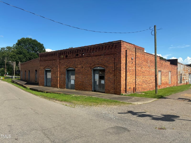 Chisolm St, Sanford, NC 27330