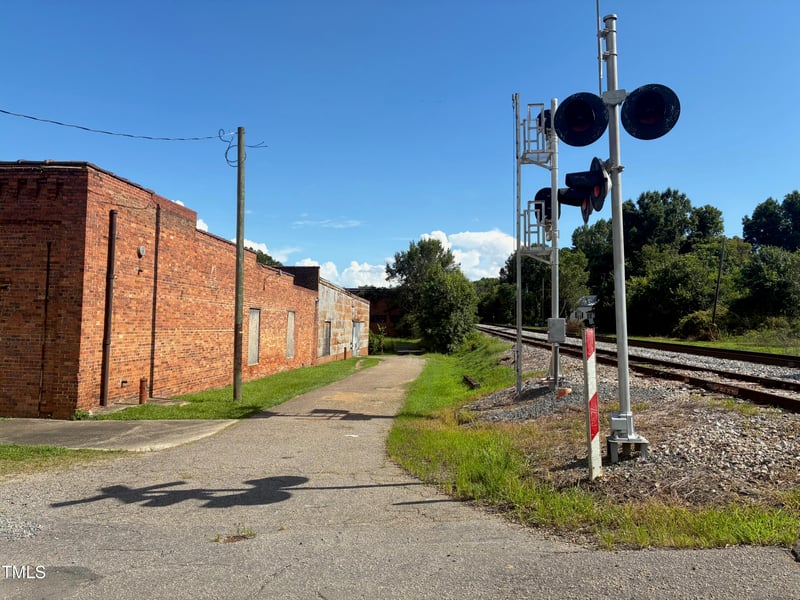 Chisolm St, Sanford, NC 27330