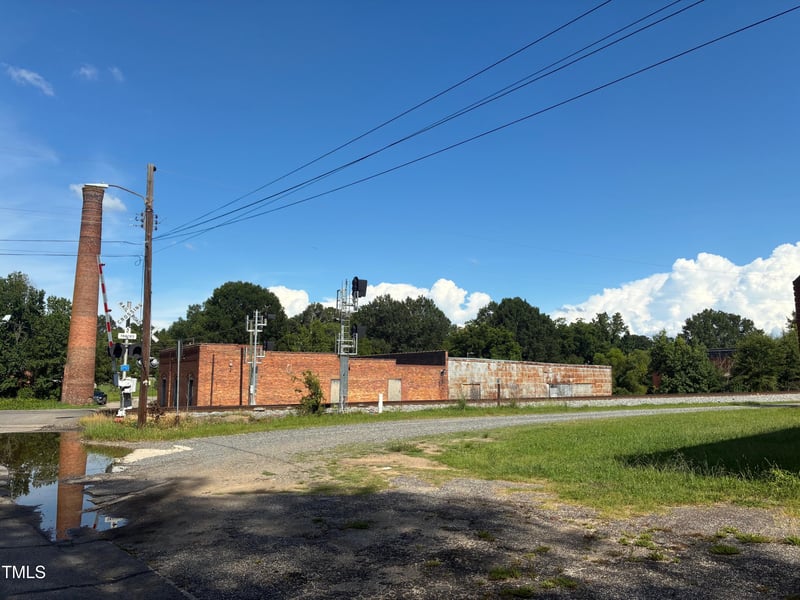 Chisolm St, Sanford, NC 27330