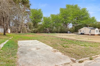 Greensboro Ave, Sanford, NC 27330