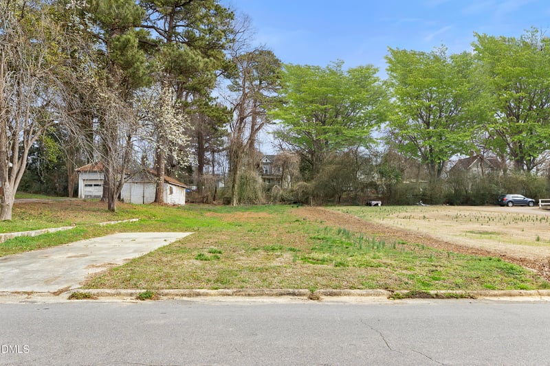 Greensboro Ave, Sanford, NC 27330