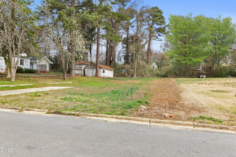 Greensboro Ave, Sanford, NC 27330