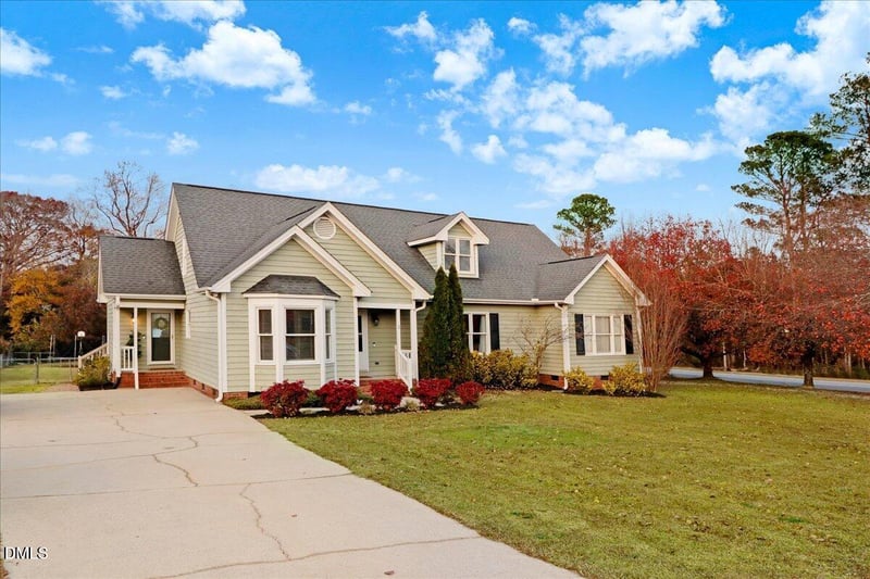 1 Annie V Dr, Clayton, NC 27520