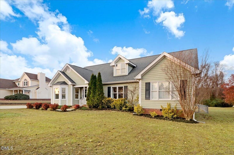 1 Annie V Dr, Clayton, NC 27520