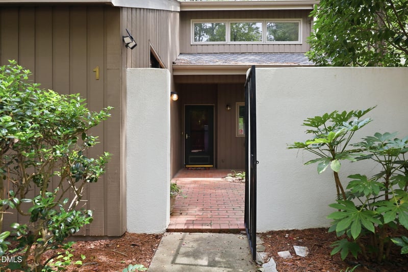 1 Banstead Pl, Chapel Hill, NC 27517