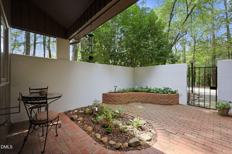 1 Banstead Pl, Chapel Hill, NC 27517
