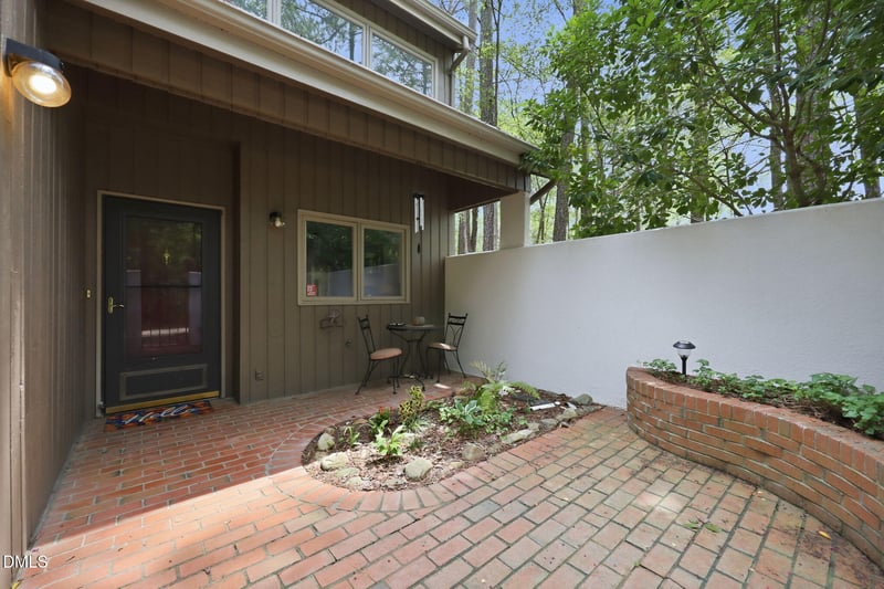 1 Banstead Pl, Chapel Hill, NC 27517