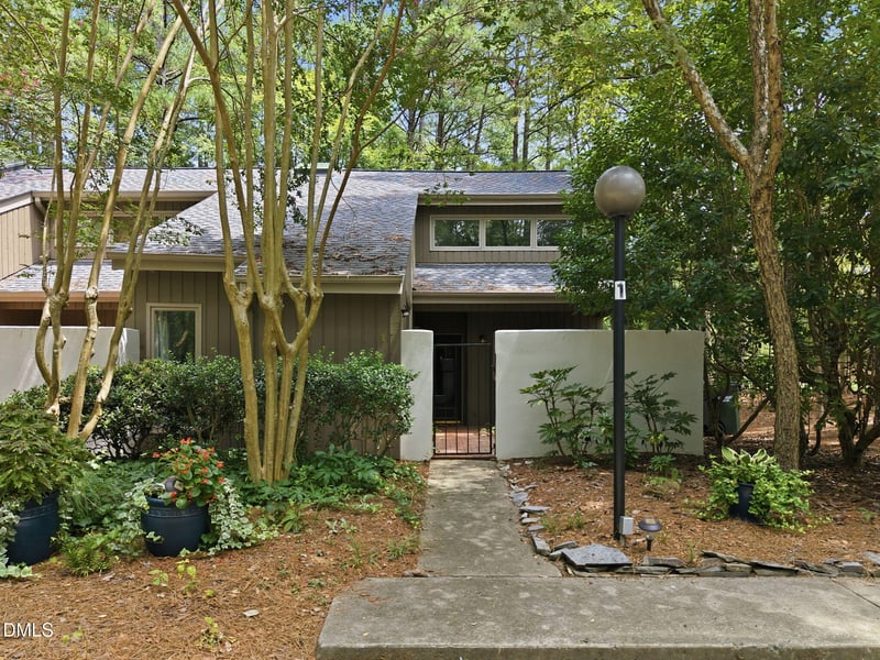 1 Banstead Pl, Chapel Hill, NC 27517