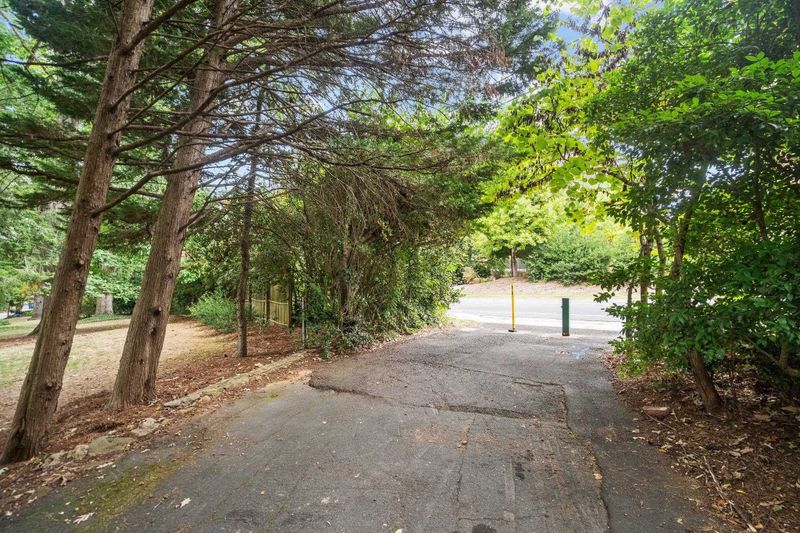 1 Briarbridge Ln, Chapel Hill, NC 27516
