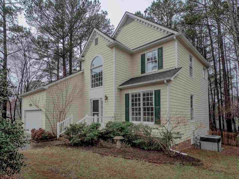 1 Chestnut Bluffs Ln, Durham, NC 27713