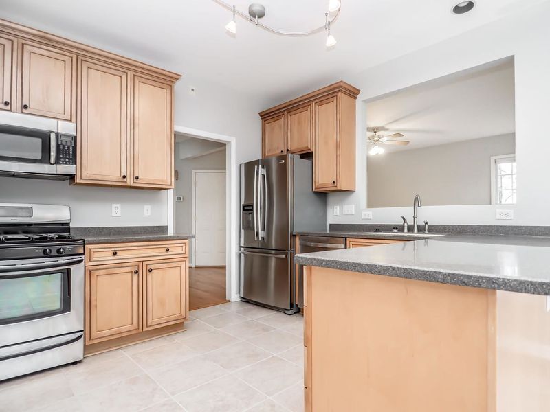 1 Chestnut Bluffs Ln, Durham, NC 27713
