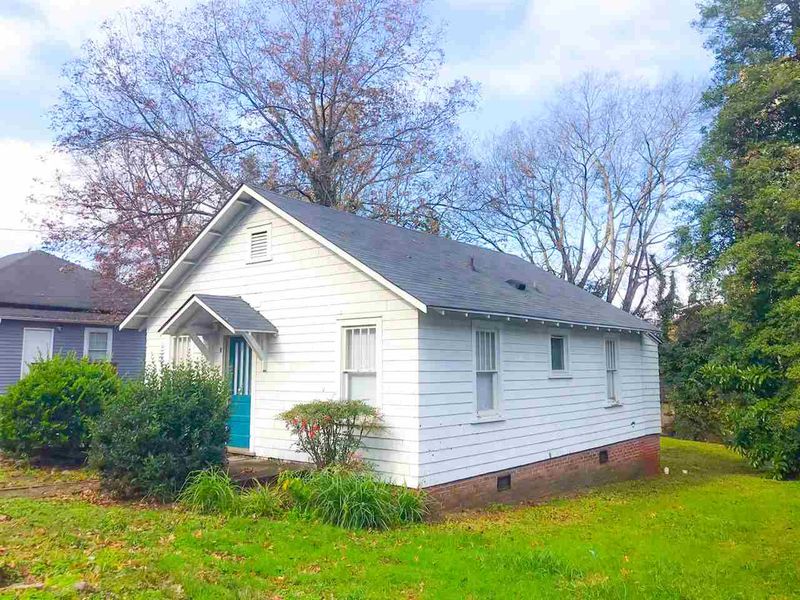 1 Colony Ct, Chapel Hill, NC 27516