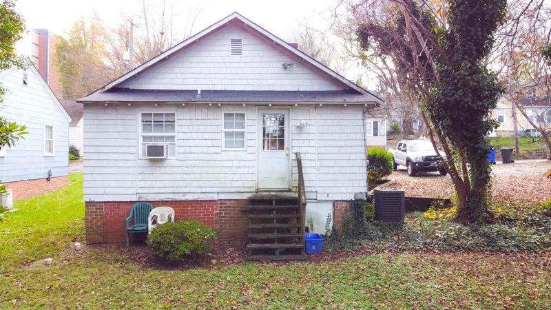 1 Colony Ct, Chapel Hill, NC 27516