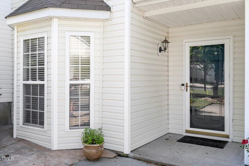 1 Edgebrook Cir, Durham, NC 27703
