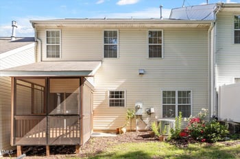 1 Edgebrook Cir, Durham, NC 27703