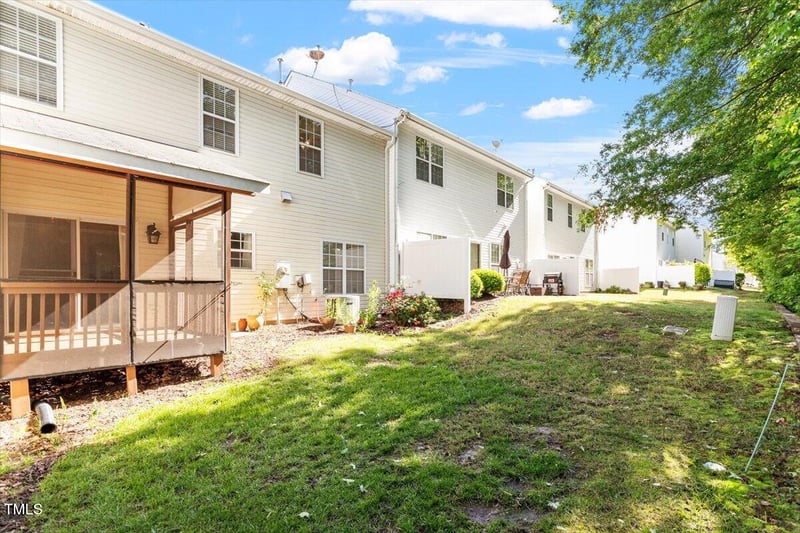1 Edgebrook Cir, Durham, NC 27703