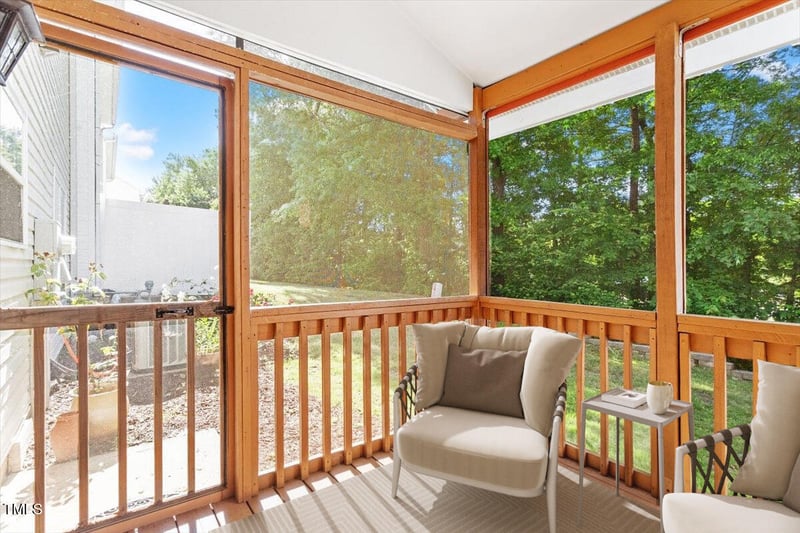 1 Edgebrook Cir, Durham, NC 27703