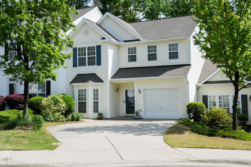 1 Edgebrook Cir, Durham, NC 27703