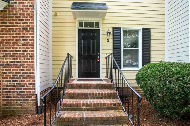 1 Forest Glen Dr #2, Chapel Hill, NC 27517